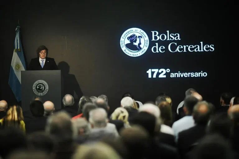 Milei anunció una baja de las retenciones inmediata al trigo y la cebada y desde enero también a la soja