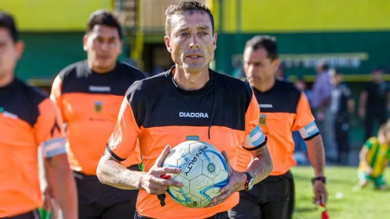 Murió Claudio Elichiri, el árbitro azuleño  cuyo nombre recorrió el país tras una brutal agresión