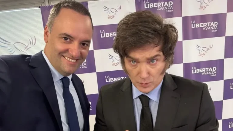 Milei sobre Adorni: «Si la Justicia lo declara culpable lo eyecto de una patada»