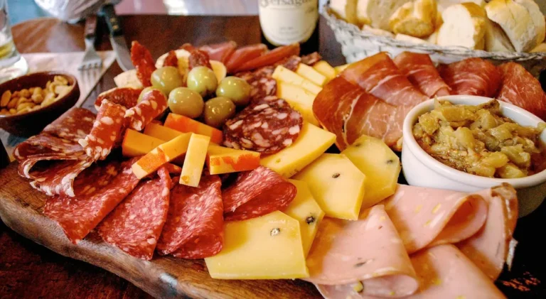 Menú bonaerense mundialista: picada criolla y empanadas de selección