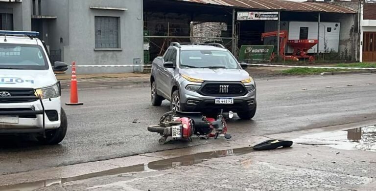 Solanet e Irigoyen: Colisión entre una moto y una camioneta