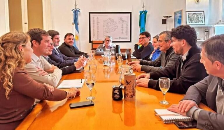 Importante reunión de trabajo en la Dirección General de Cultura y Educación Provincial