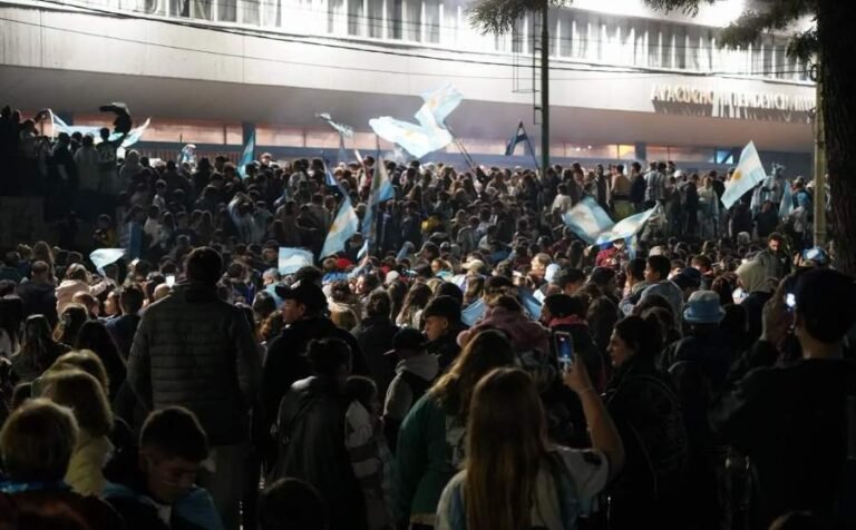 Ayacucho celebró el pase de Argentina a la gran final del Mundial!