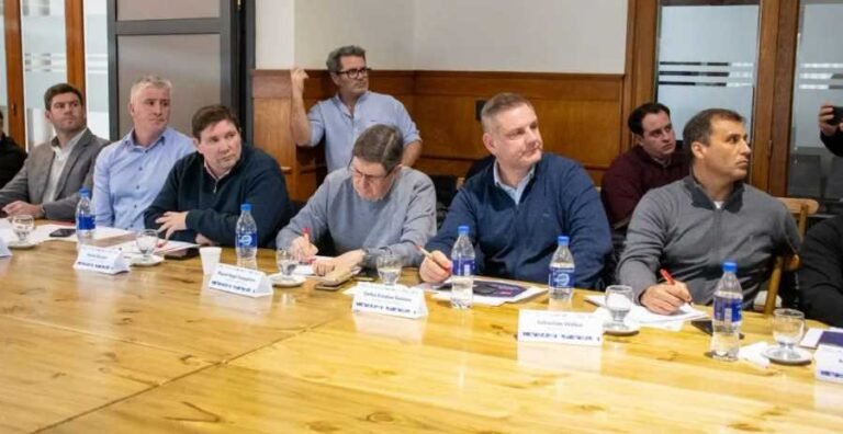 𝐀𝐲𝐚𝐜𝐮𝐜𝐡𝐨 𝐩𝐚𝐫𝐭𝐢𝐜𝐢𝐩𝐨́ 𝐝𝐞𝐥 𝐞𝐧𝐜𝐮𝐞𝐧𝐭𝐫𝐨 𝐝𝐞 𝐈𝐧𝐭𝐞𝐧𝐝𝐞𝐧𝐭𝐞𝐬 𝐝𝐞𝐥 𝐅𝐑𝐈𝐂𝐃𝐞