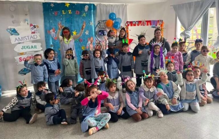 𝐃𝐢́𝐚 𝐝𝐞𝐥 𝐍𝐢𝐧̃𝐨 𝐞𝐧 𝐥𝐨𝐬 𝐉𝐚𝐫𝐝𝐢𝐧𝐞𝐬 𝐌𝐚𝐭𝐞𝐫𝐧𝐚𝐥𝐞𝐬 𝐌𝐮𝐧𝐢𝐜𝐢𝐩𝐚𝐥𝐞𝐬