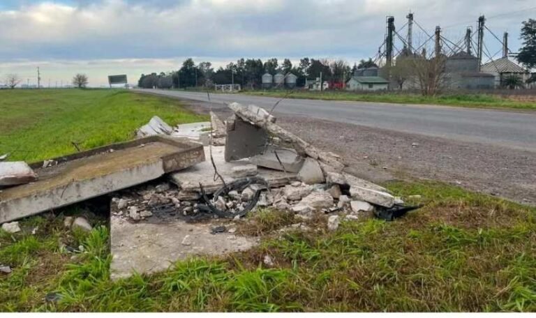 Tragedia en la Ruta 188: un motociclista de 24 años murió tras chocar contra una garita
