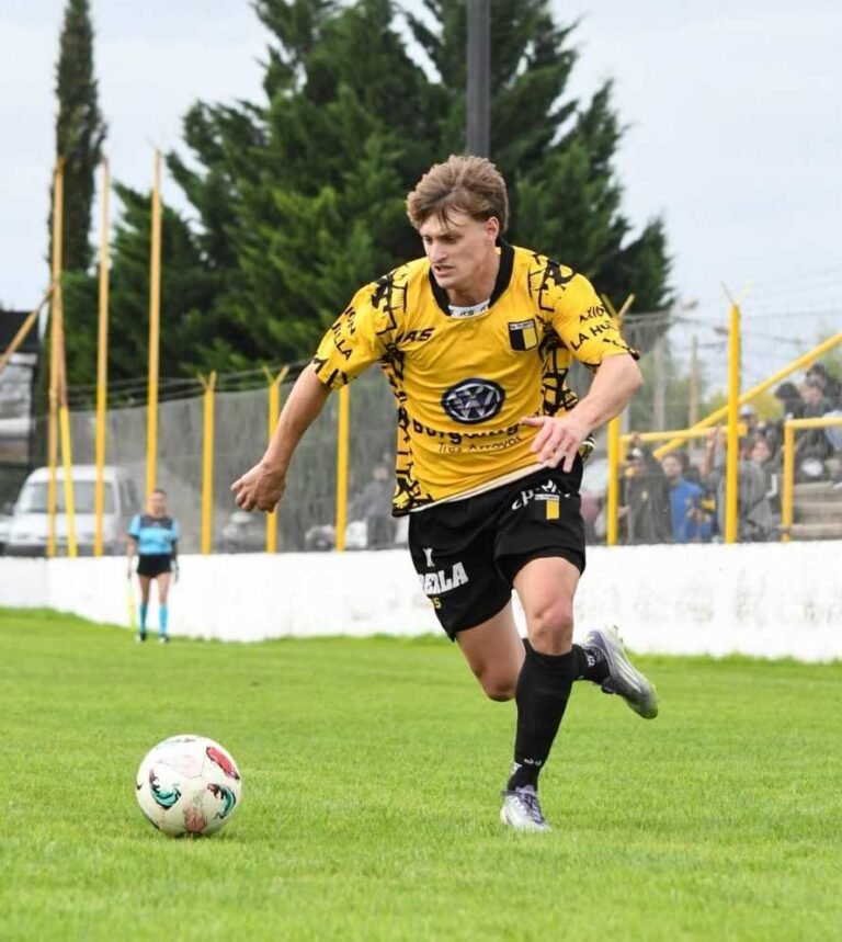 Con buen juego y goles: Juan Esteban Santa Cruz en el fútbol tresarroyense
